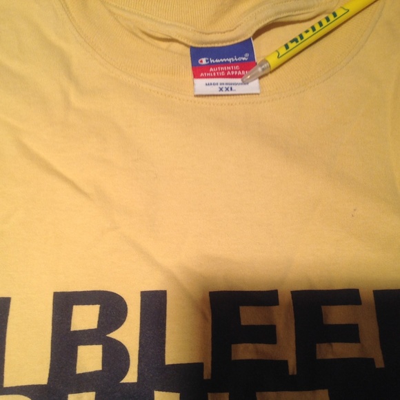 Norte Dame tshirt - Picture 3 of 3